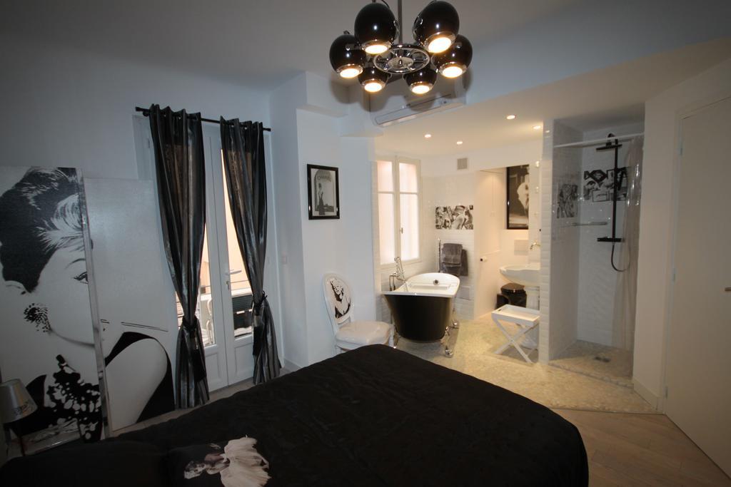 Croisette Cinematic Retreat: Hollywood Glamour Near * Cannes